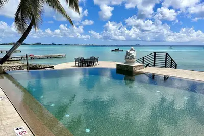 Image de Seven Mile View #1: 2 Bedroom Oceanfront Condo w\/ Pool
