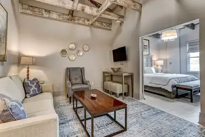 Image de Modern Interior, Heated Pool Access