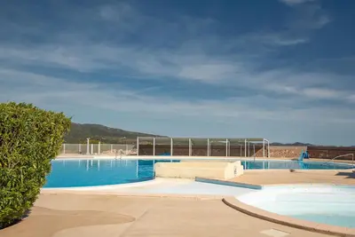 Villa au calme avec piscine commune