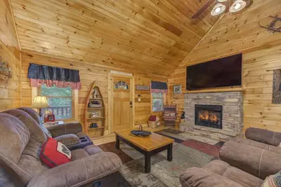 Image de *Pet-Friendly 2bd Log Cabin! Hot Tub + Fire Pit*