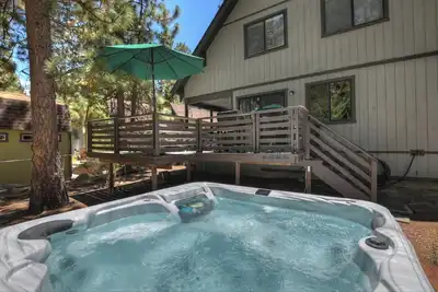 Image de Sage and Rose Cabin: Spa! Central Location! Close to Snow Summit! Arcade Games!