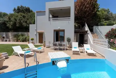 Linari Villa, a peaceful &cozy 2bdr villa with pool