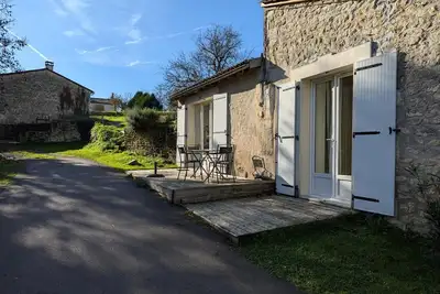 Image de Gîte lumineux avec terrasse, jardin et Wi-Fi proche d'Angoulême, animaux acceptés