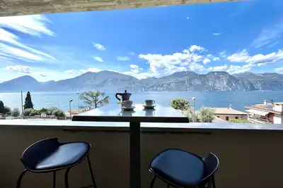 Image de Panoramic House With Lake View