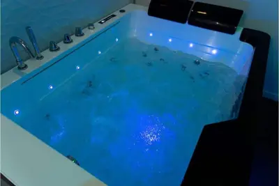 Image de Loft with jacuzzi and Sauna Darcy / suite and spa 21