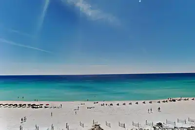 Image de High-End Condo with Gulf-Front Balcony, Pool, Gym, & More!