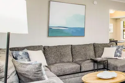 Image de Ruby's Retreat - 🐶Dog Friendly, 🔌Ev Charger, near Uwf