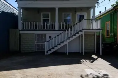 Image de Mid City. Newly Renovated. 6 minutes from Downtown.