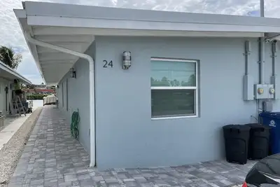 Image de Remodeled 3 bedroom 2 bath on 200 foot wide canal with Cabana Club membership.
