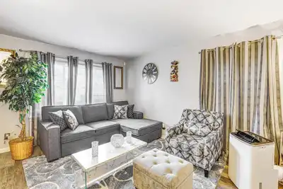 Image de Newark Home w\/ Deck & Fire Pit, 16 Mi to Nyc!