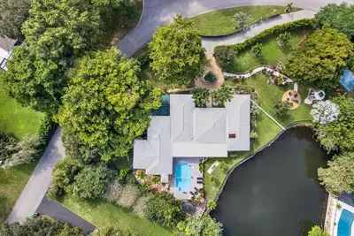 Image de Amazing 8br w\/ Pool, Lake View&Tons of Amenities!