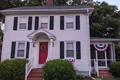 Cheerful three-bedroom Cottage