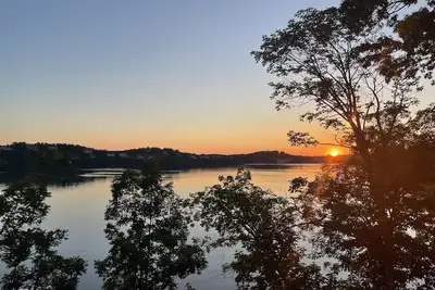 Image de Beautiful Lakefront Home w/Private Pool, Dock & Amazing Views