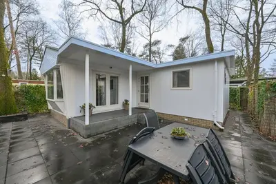 Image de Spacious luxury 4 person Chalet in the middle of the Veluwe