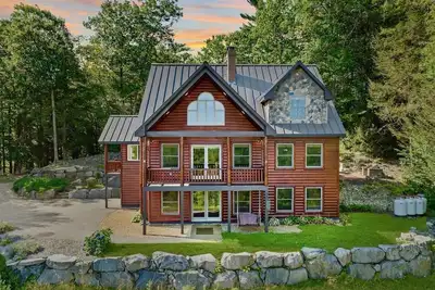 Image de Stunning Lake Views + Summer Fun @ Gunstock - 4 Br Sleeps 10 + Dog-Friendly Home