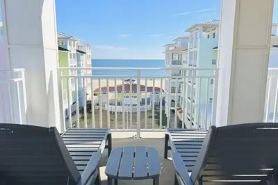 Image de Waterfront Penthouse! 4bd/4Bth, 3000 sqft, 2 Decks