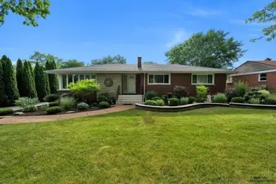 Image de 4bd house, Hot-tub, full-basement, pool table & big yard, 3 full bathroom.