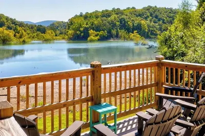 Image de Above The Cove (3-Bedroom Home) with Pool and Mountain view by RedAwning