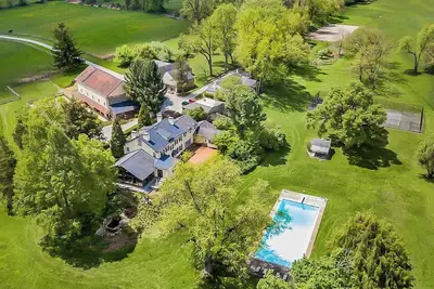Image de Idyllic 50 Acre Retreat w\/ Pool, Tennis, Fishing; Built for Xl Groups to Escape!