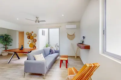 Image de Cool Caribbean condo with courtyard pool + rooftop plunge pool, roof deck & gym