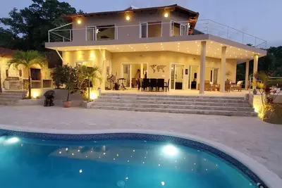 Image de Villa privée, vue mer 180°, piscine à débordement, jacuzzi Led chauffé, 5 King size