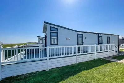 Image de Beautiful lodge with full sea views at Broadland Sands in Suffolk ref 20235bs