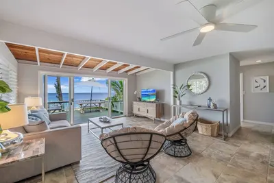 Image de Fall Deals! 20% off August - November! Beachfront getaway on 7-mile miracle!
