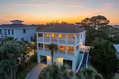 Image de Charleston, Sc, Ocean View, New Heated Pool, Hot Tub, 30 Steps to Beach, Putting
