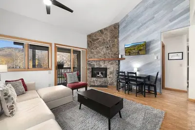 Image de No Car Needed! 2br - 2bath - Sleeps 6