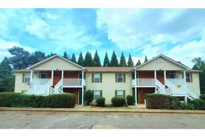 Image de The Eclectic. Entire place. 2 bedrooms, 2 baths.