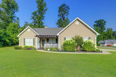 Image de Charming Getaway w\/ Grill: 2 Mi to Newnan Square!