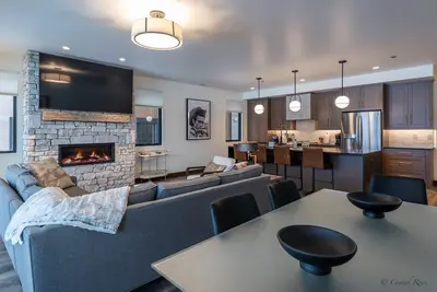 Image de Brand New Luxury Condo Heart of Whitefish Minutes to Everything!