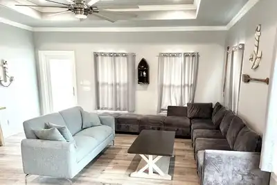 Image de Coastal Retreat Sleeps 12, Beachfront Neighborhood