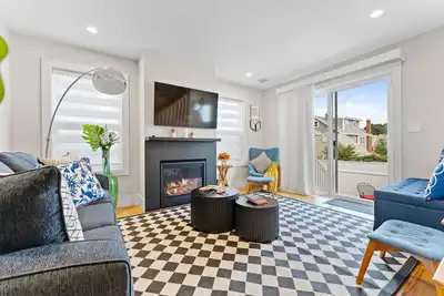 Image de Luxury large house minutes to Cambridge and Boston
