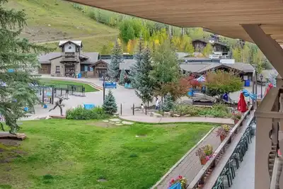 Image de 2 Br Bridge Street condo in the epicenter of Vail Village- mere steps to gondola