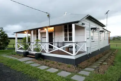 Image de Recently renovated cottage, enjoy a bath with a view