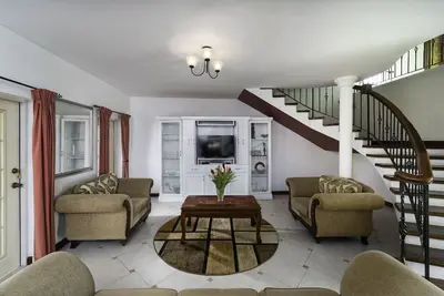 Image de Beautiful house moments from the beach