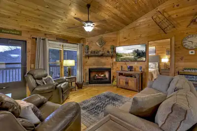 Image de Overlook Oasis - Hot tub, firepit, and comfy king beds!