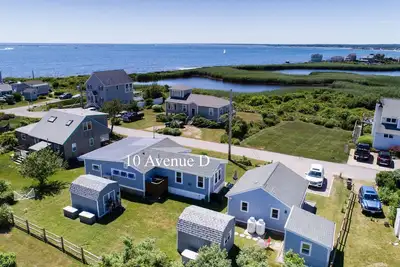 Image de Spendid Cottage in Breakwater Village - Private Neighborhood Beach