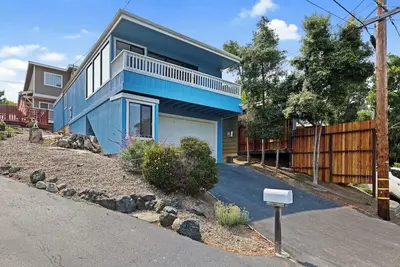 Image de Coastal Pines Chalet by Moonstone Beach