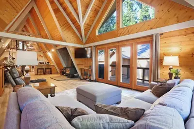 Image de Bear Hugs A-Frame Cabin with Games, Ac & Bbq Grill