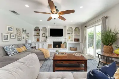 Image de The Luxe Californian by Dt Visalia & Nat’l Parks | 3 Bed, 2 Bath