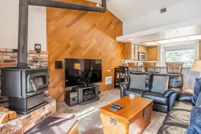 Image de 2 bedroom 3 bath in Forest Creek 35 sleeps 5 Just steps to free town shuttle Great Views
