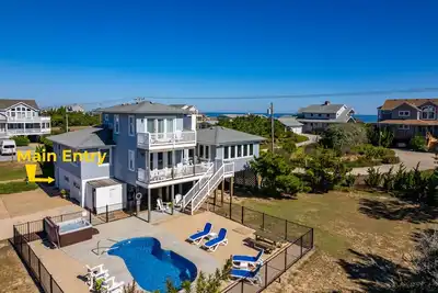 Image de Here & Now: Semi-Oceanfront, private pool, hot tub, steps to the beach, two living areas.