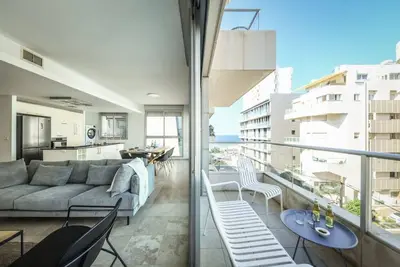 Image de Chic 3br Apt with Balcony, Mamad