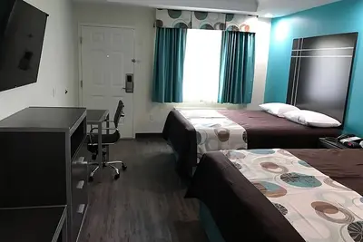 Image de Prime Location! 2 Great Units! Close to George Bush Intercontinental Airport!