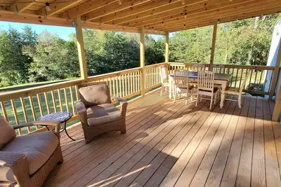Image de LondonHouse615\nRelax & Rejuvenate:Tranquility Awaits! 2 bed/1bath @ Aly Farm
