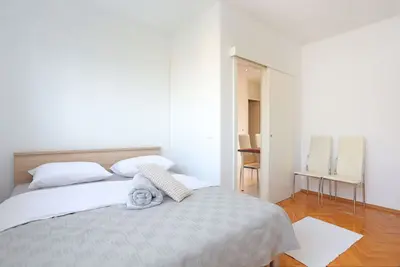 Image de Appartement d'une chambre avec air conditionné Split (A-20242-a)