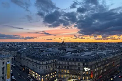 Image de Chic Haussman Apt Near Champs Elysees-Elegantgray, White & Violet Elegance