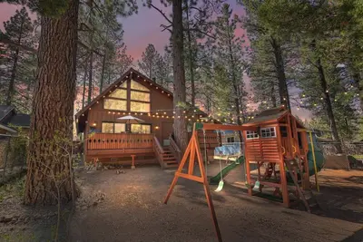 Image de Gem of the Lake by Destination Big Bear: Close to Meadow Park, Snow Summit and The Village! Pet Friendly!